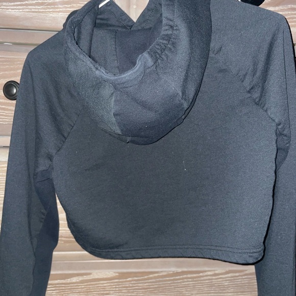 TRAINING CROPPED HOODIE - Picture 6 of 9